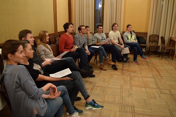 Занятие а актерской школе Рохинской 